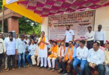 शेतकऱ्यांचा सातबारा कोरा करा, नाहीतर खुर्च्या खाली करा