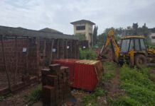साळवी स्टॉप येथील अनधिकृत बांधकामावर कारवाईचा हातोडा