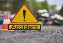 विद्यार्थी वाहतूक करणाऱ्या रिक्षाला डंपरची धडक ; विद्यार्थ्यांसह रिक्षा चालक जखमी