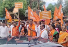 रत्नागिरी शहरातील खड्ड्यांमुळे सेना उबाठा गट आक्रमक