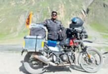 दुचाकीवरुन निखिल पिंपळेंनी केली नेपाळवारी