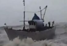 वादळात भरकटलेल्या चार नौकांसह ३० मच्छीमार सुखरूप