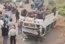 हर्णे येथे मिनीबसला अपघात; १० प्रवासी जखमी