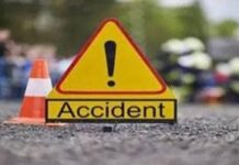 पूर्णगड येथे ट्रक- इरटीगा कारचा अपघात