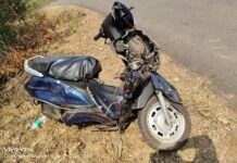 चिखलगाव येथे टेम्पो- दुचाकीचा भीषण अपघात; तिघे जखमी