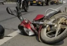 कळंबणीनजीक कारची दुचाकीला धडक