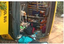 फुणगूसमध्ये विद्यार्थ्यांची सहल बस पलटी, 13 विद्यार्थी जखमी