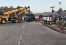 मुंबई-गोवा महामार्गावर बावनदीजवळ डंपर अपघात