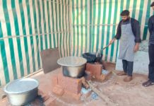 गॅस पुरवठा बंद, हॉटेल व्यावसायिकांनी मांडल्या चुली