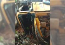 फुणगूस येथे डंपर पलटी होऊन भीषण अपघात