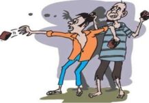 भांडण सोडवण्यासाठी गेलेल्या तरुणावर दगडफेक