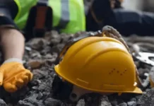 लांजा येथे ट्रकमधून ओंडका अंगावर पडून मजुराचा मृत्यू