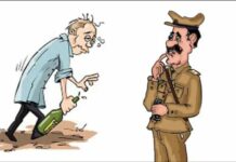 भररस्त्यात दारू पिऊन धिंगाणा घालणाऱ्यावर पोलिसांची कारवाई