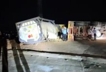 भोस्ते घाटात ट्रकचा अपघात; संरक्षक भिंतीला धडकून क्लिनर गंभीर जखमी