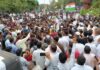 दिल्लीत विद्यार्थी आंदोलनावर झालेल्या पोलिस कारवाईच्या निषेधासाठी तरुणाई उतरली रस्त्यावर