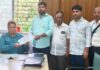 छोट्या विद्यार्थिनींना चालक व वाहकाने बसमधून उतरवले