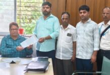 छोट्या विद्यार्थिनींना चालक व वाहकाने बसमधून उतरवले