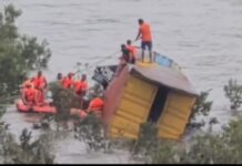 जगबुडी नदीत मॅगीचा कंटेनर कोसळून भीषण अपघात; चालकाचा मृत्यू
