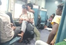 मंगला एक्स्प्रेसच्या महिला डब्यात धुमाकूळ; परप्रांतीय तरुणांना तत्काळ काढले बाहेर