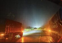 कशेडी घाटात दरड कोसळली; मुंबई-गोवा महामार्गावरील वाहतूक ठप्प