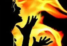 प्रौढाची स्वतःला पेटवून घेत आत्महत्या