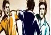 करबुडे फाटा येथे दोघांना धक्काबुक्की करत ठार मारण्याची धमकी