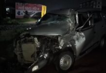 गणेशमूर्ती वाहतूक करणाऱ्या टेम्पोला कारची जोरदार धडक, तिघे जखमी