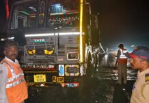 अंजणारी पुलावर ट्रकचा भीषण अपघात; चालकाचा जागीच मृत्यू