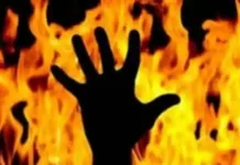 बोटीवर गॅसचा भडका उडून भाजलेल्या चांदोर येथील खलाशाचा मृत्यू
