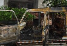 कौटुंबिक वाद मिटवण्यासाठी आलेल्या मध्यस्थांच्या गाडीला लावली आग