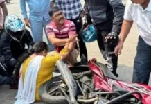 कापसाळ येथे दुचाकी घसरून महिला जखमी