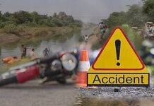 वाटद मिरवणे फाटा येथे दुचाकी घसरून अपघात